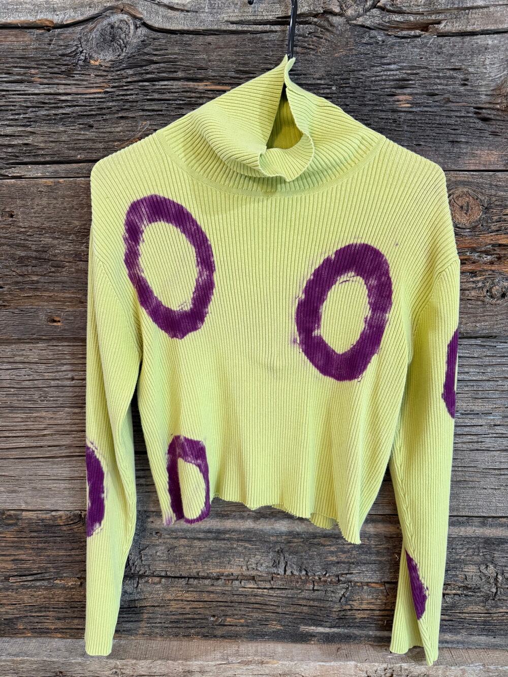 Women's Lime Green Ribbed Turtleneck Sweater Purple Abstract Circles Crop M